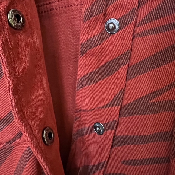 LEA & Viola Denim Jacket - Picture 3 of 8